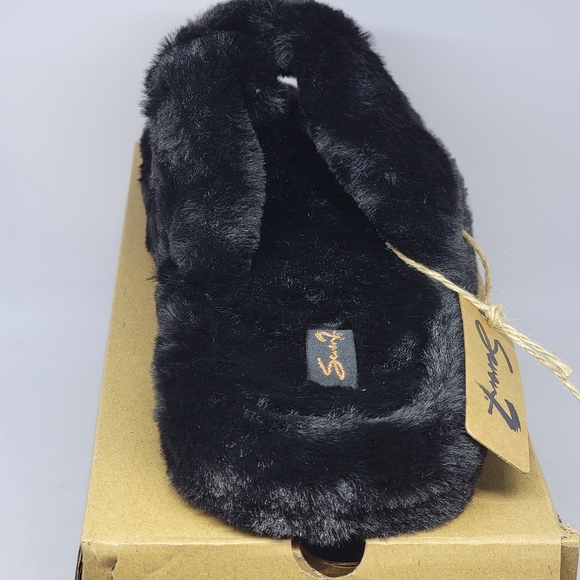 Seven7 brand fuzzy slippers size 11 & 9, soft, cross-cross top. NWT - Picture 4 of 5